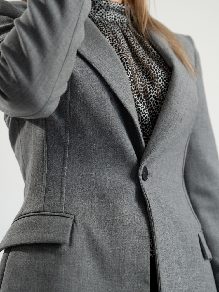 zara-fitted-grey-blazer
